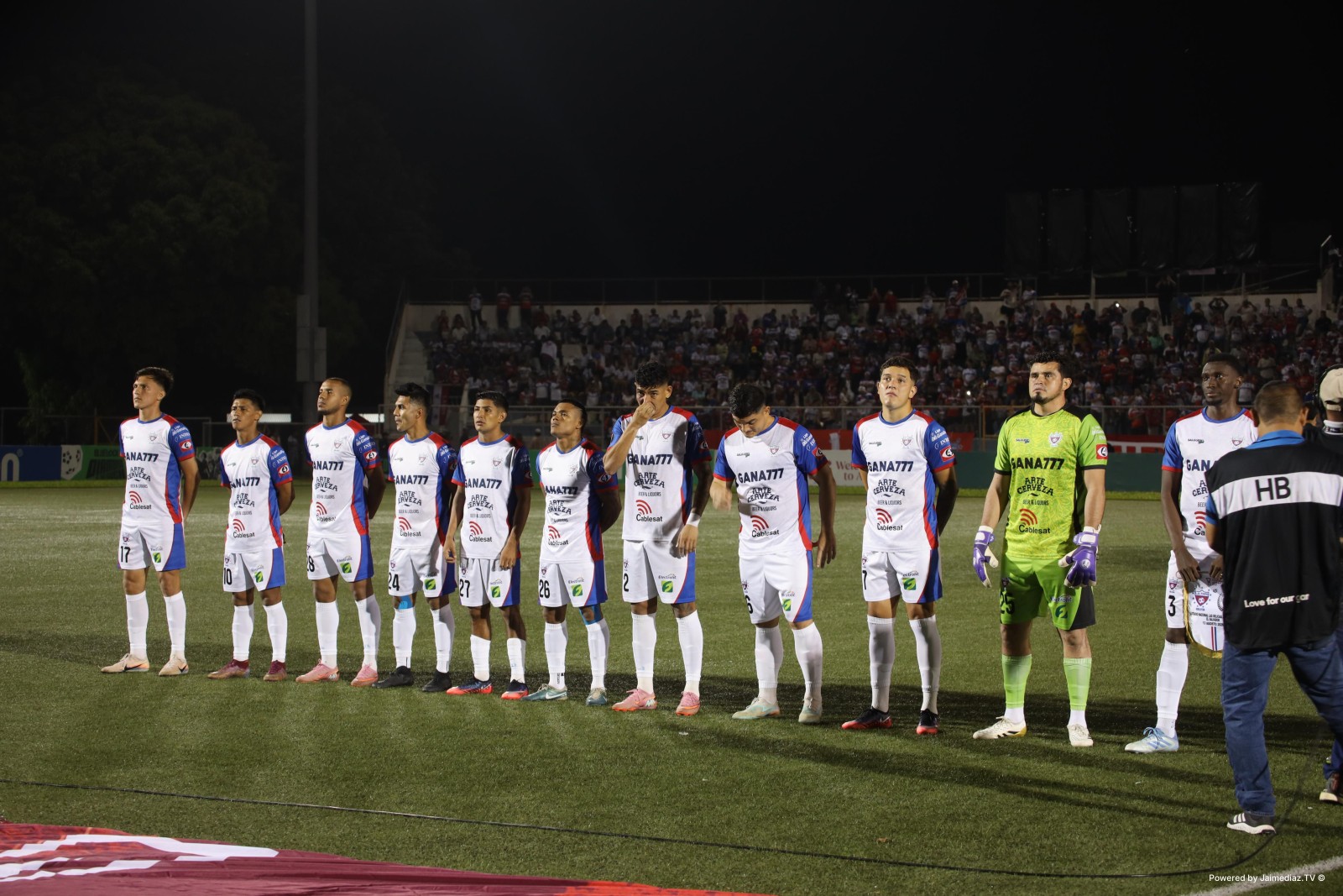 Firpo encuentra su contundencia y revive en el Grupo A